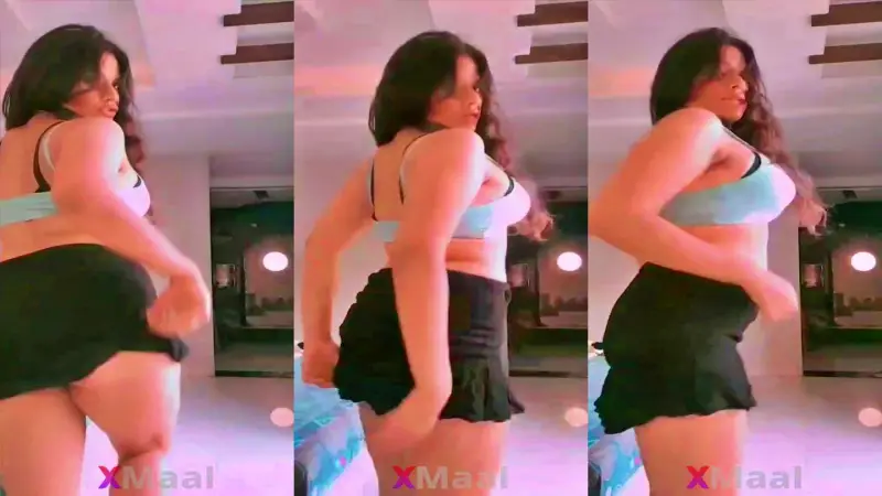 Hot Girl Showing Her Ass MMS